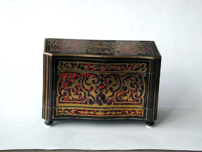 A fine 19th century brass inlaid tortoiseshell scent or cordial Box, probably English circa 1850 — image 3