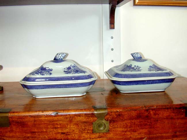 A Near Pair of Large Chinese Export Porcelain Blue "Fitzhugh" Covered Vegetable Dishes circa 1800 — image 3