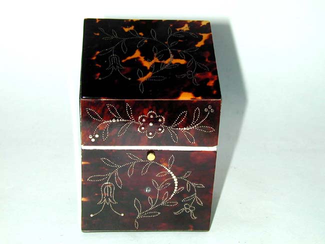 A Fine Antique Tortoiseshell Necessaire with Gold Floral Pique Decoration, circa 1870 — image 2