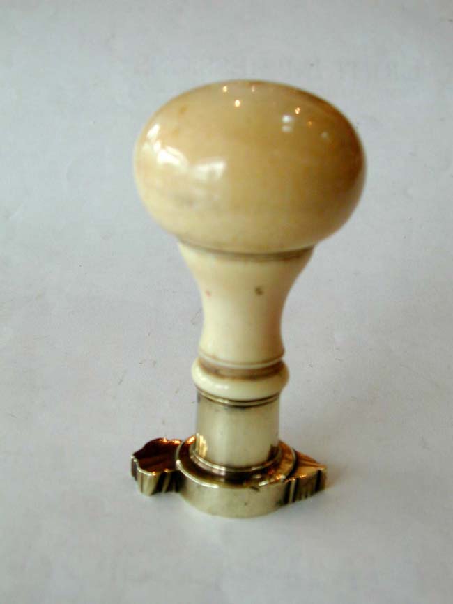 A Fine English Brass Mounted Ivory Desk Seal circa 1820 — image 3