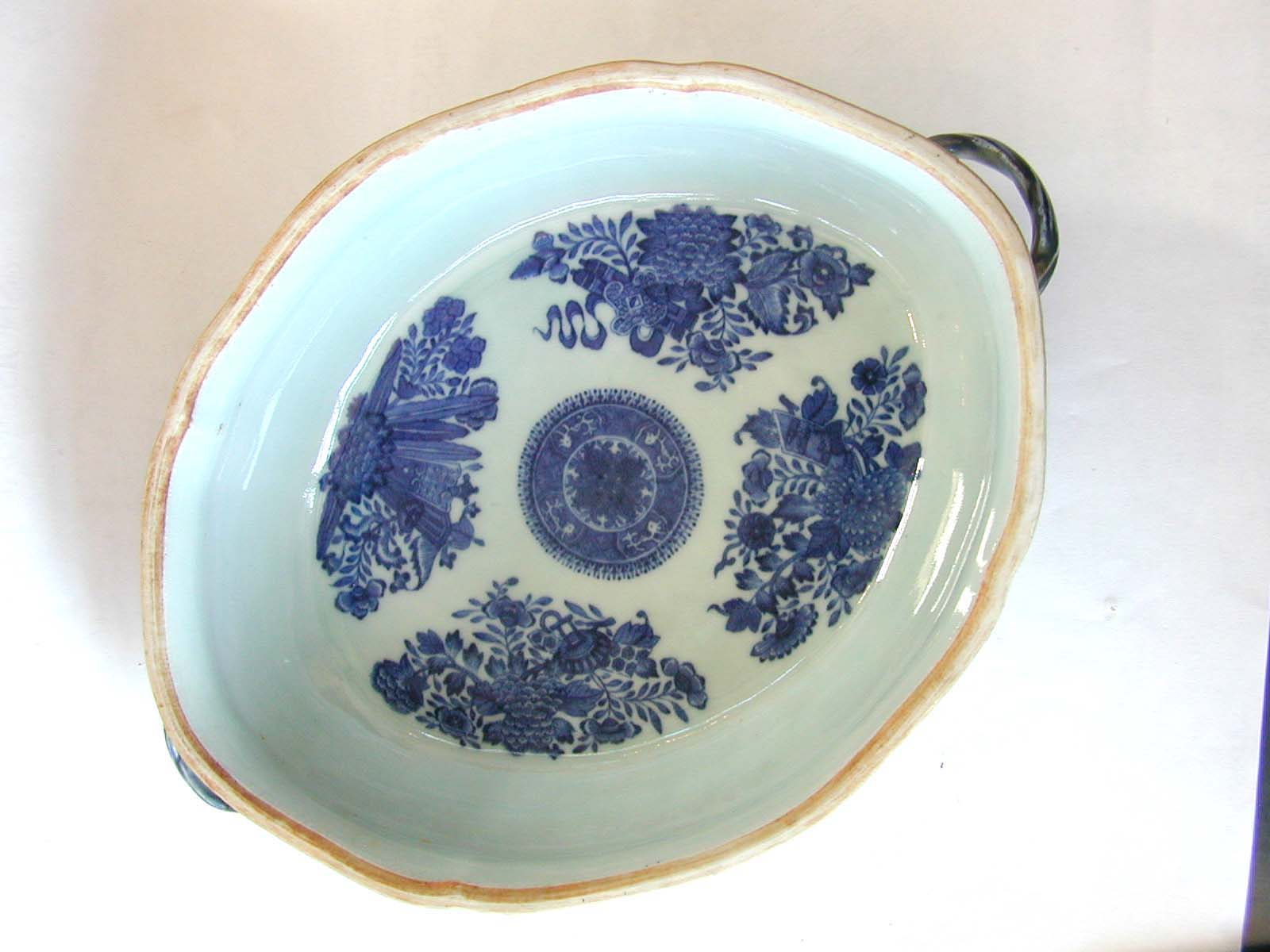 A Fine Early 19th century Chinese Export Porcelain Blue Fitzhugh Covered Vegetable Dish — image 2