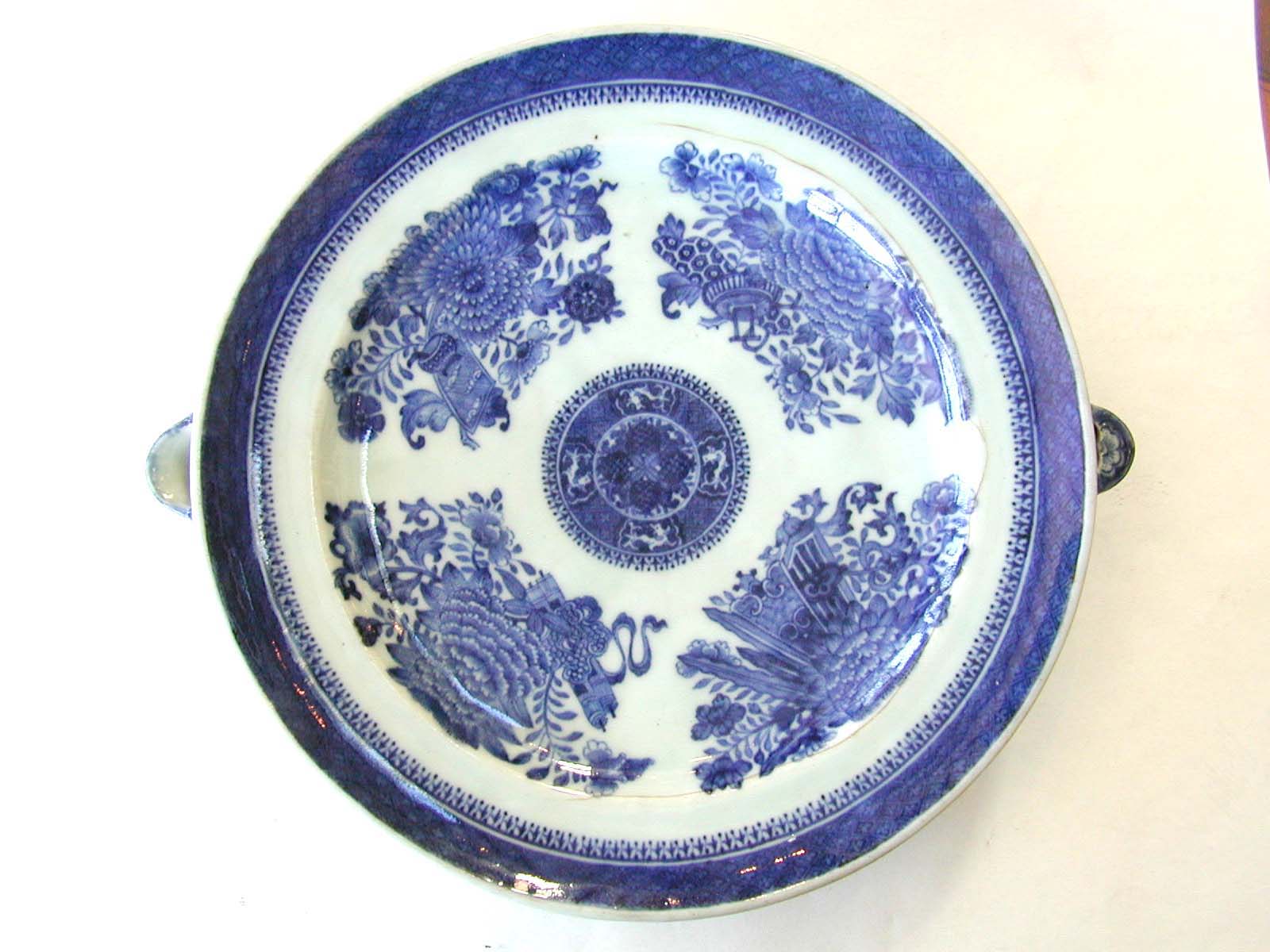 An Early 19th century Chinese Export Porcelain Blue Fitzhugh Hot Water Plate
