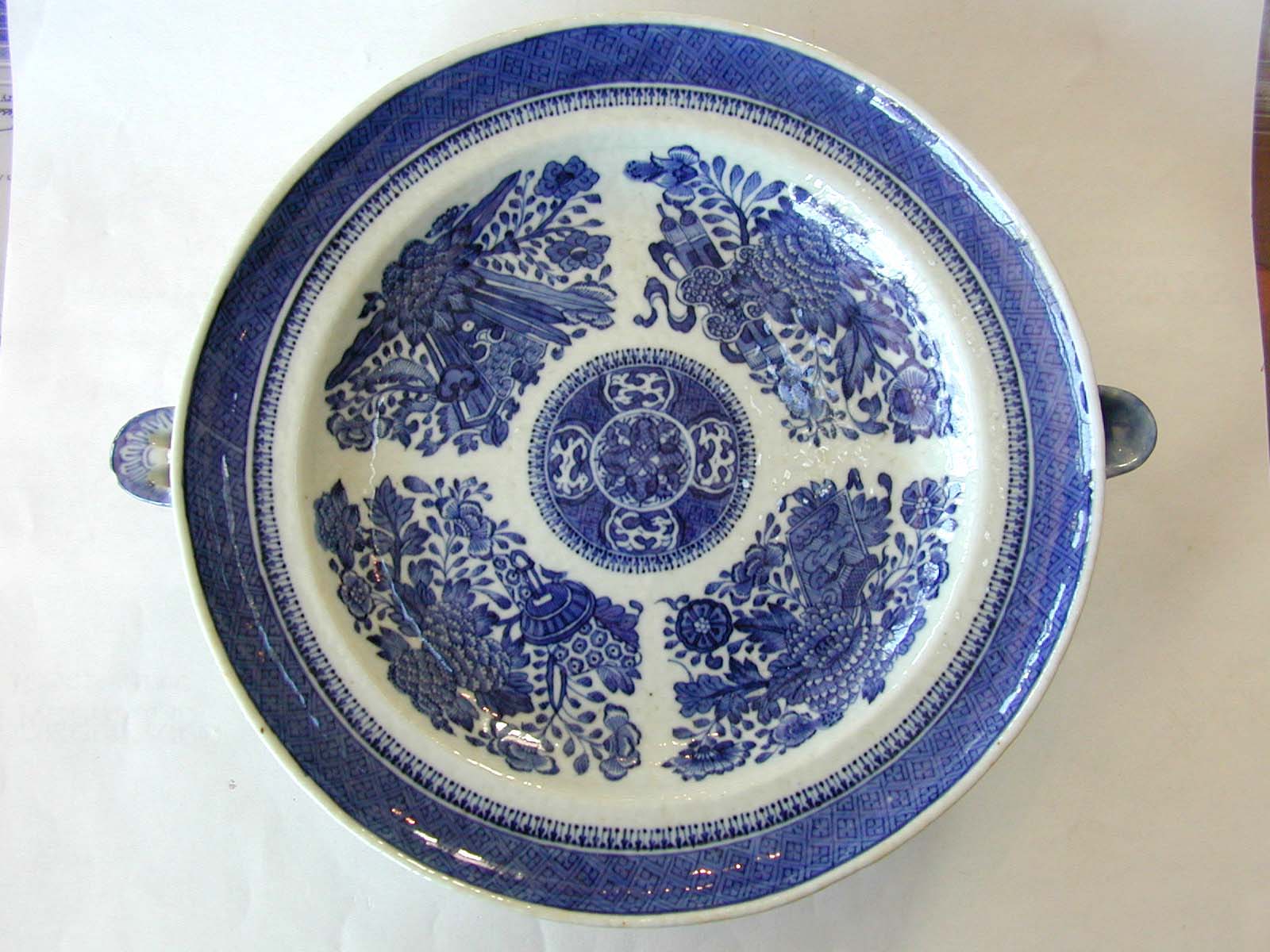 A Fine Early 19th century Chinese Export Porcelain Blue Fitzhugh Hot Water Dish