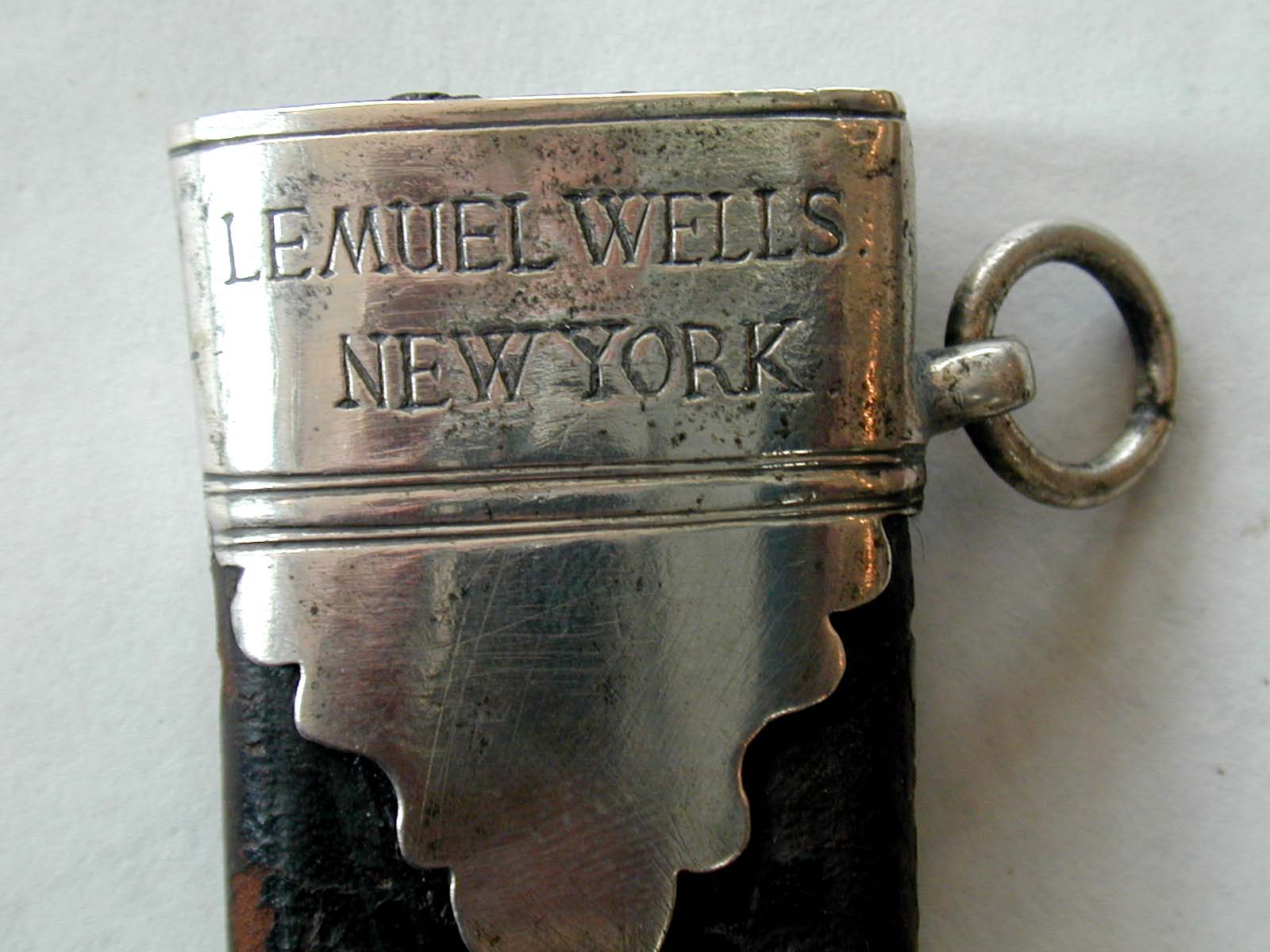 EXCEEDINGLY RARE SIGNED AMERICAN NAVAL OFFICERS SILVER HILT SWORD BY LEMEUL WELLS, NEW YORK, CIRCA 1795 — image 4