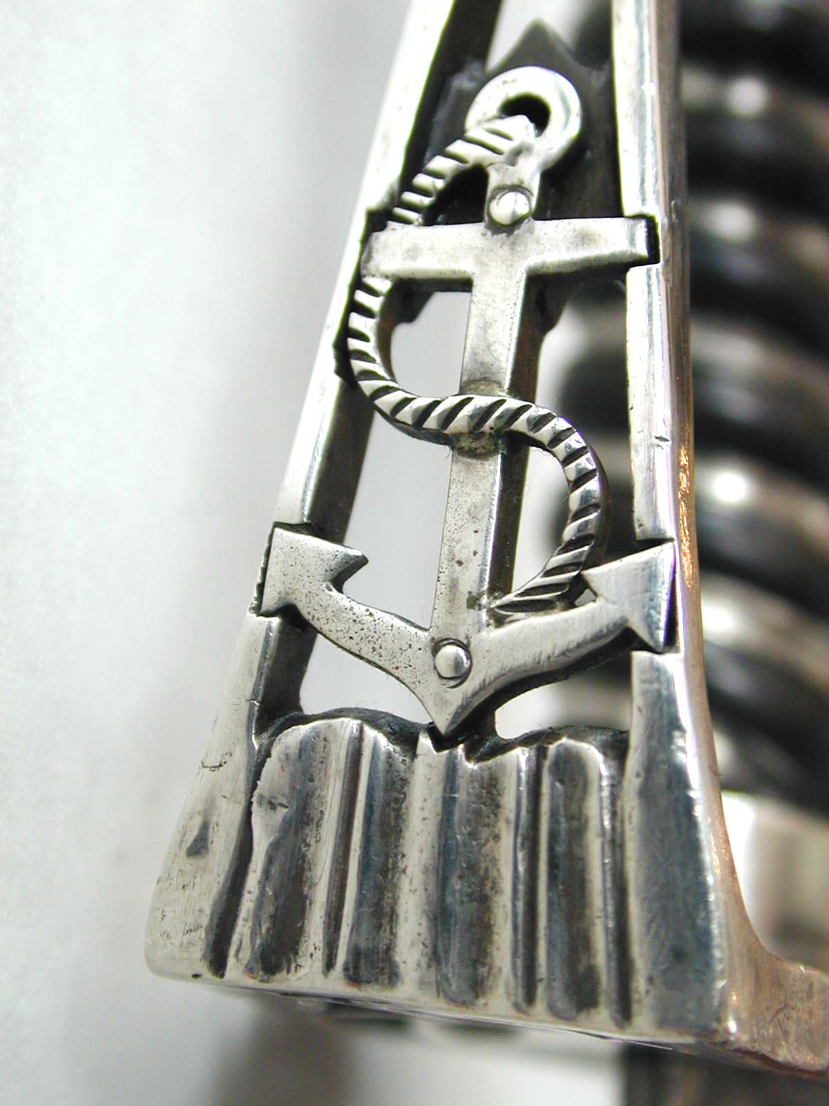 EXCEEDINGLY RARE SIGNED AMERICAN NAVAL OFFICERS SILVER HILT SWORD BY LEMEUL WELLS, NEW YORK, CIRCA 1795 — image 8