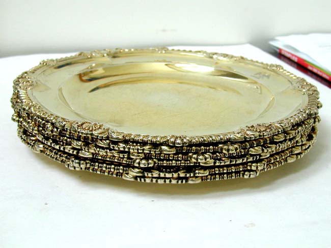 A Set of Six English William IV Silver-Gilt Dinner Plates by Robert Garrard, London 1836 — image 2