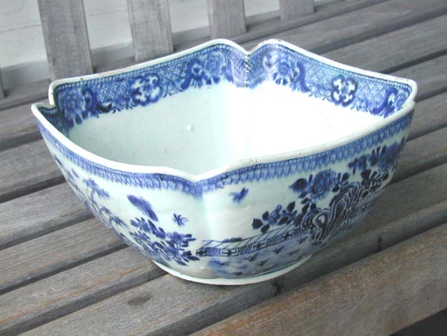 An 18th century Chinese Export Porcelain 'Cut-Corner' Salad Bowl circa 1765