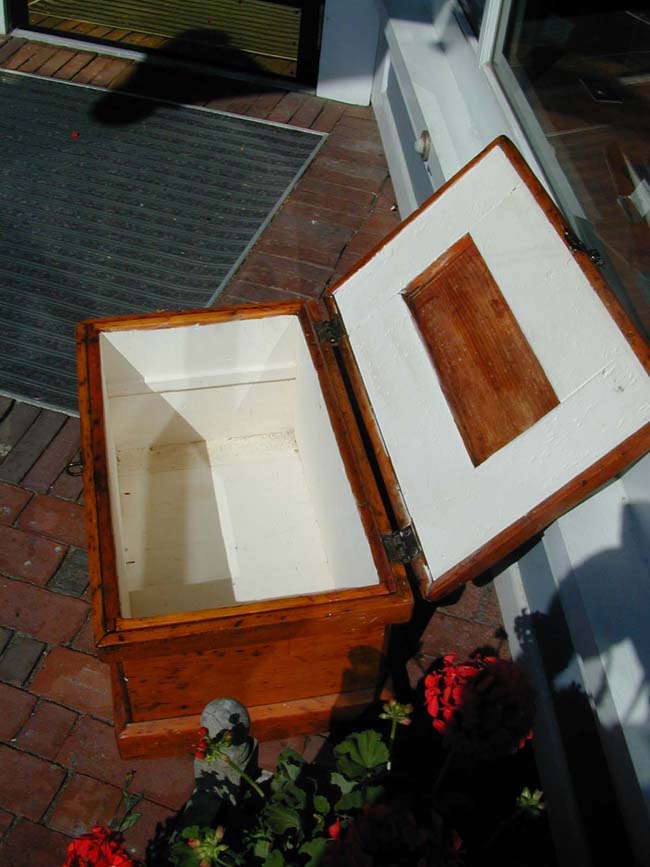 A Late 19th century Pine Carpenter's Box — image 2