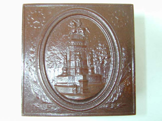 A 19th century Gentlemen's Collar Box having a 'Gutta Percha' Lid with the Washington Monument  — image 2