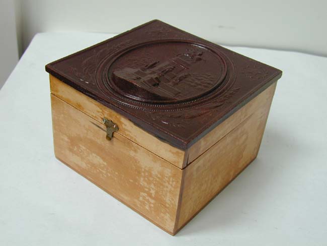 A 19th century Gentlemen's Collar Box having a 'Gutta Percha' Lid with the Washington Monument 