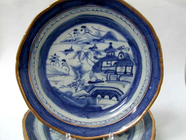 A Set of Five 19th century Chinese Export Porcelain 7 1/2" shaped edge Canton side plates with gilt highlights — image 2