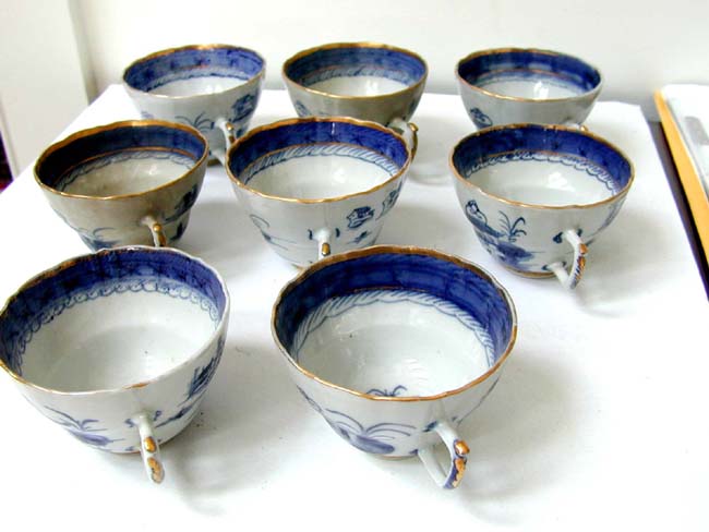 A Set of Eight Chinese Export Porcelain Teacups with Handles and Gilt Highlights circa 1830
