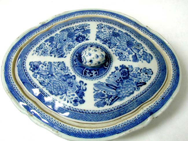 An Early 19th Century Chinese Export Porcelain Scallop Edged 'Fitzhugh' Covered Vegetable Dish with Eleanor Gordon provenance.