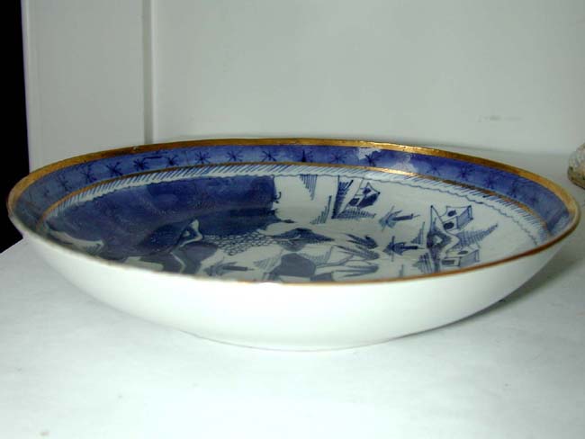 A Fine Chinese Export Porcelain 8'" Serving Dish with Gilt Highlights circa 1830 — image 2