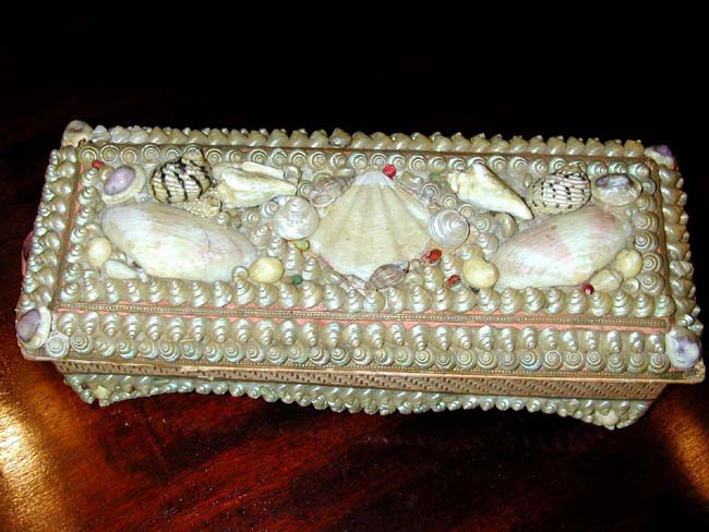 A Victorian Shellwork Ladies Glove Box circa 1895 — image 2