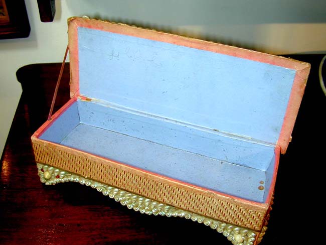 A Victorian Shellwork Ladies Glove Box circa 1895 — image 3