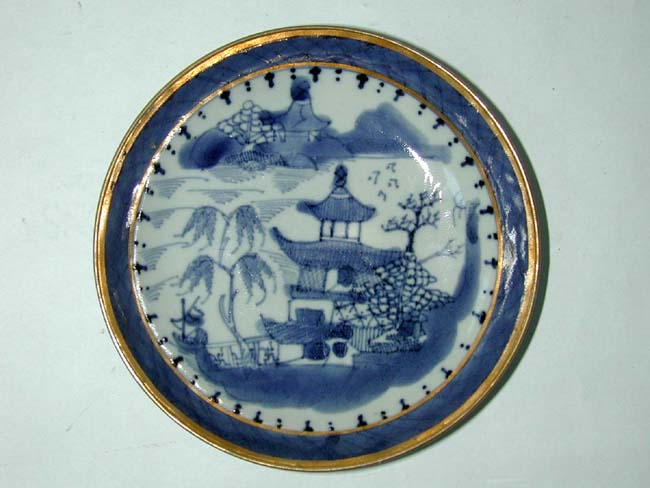 A Fine set of 8 Early 19th century Chinese Export Porcelain 'Imperial Nanking' 5 1/2" saucers with gilt highlights. — image 2