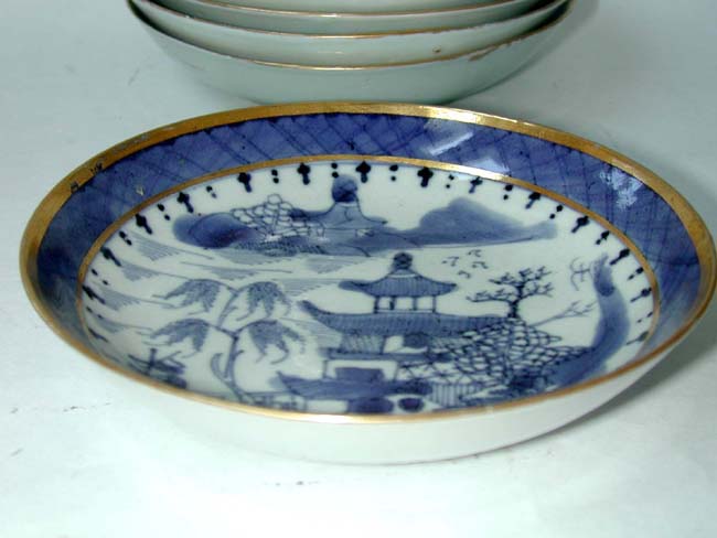 A Fine set of 8 Early 19th century Chinese Export Porcelain 'Imperial Nanking' 5 1/2" saucers with gilt highlights. — image 3