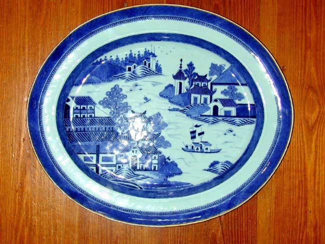 A Large and Beautiful Early 19th century Chinese Export Porcelain Serving Platter circa 1820-1830
