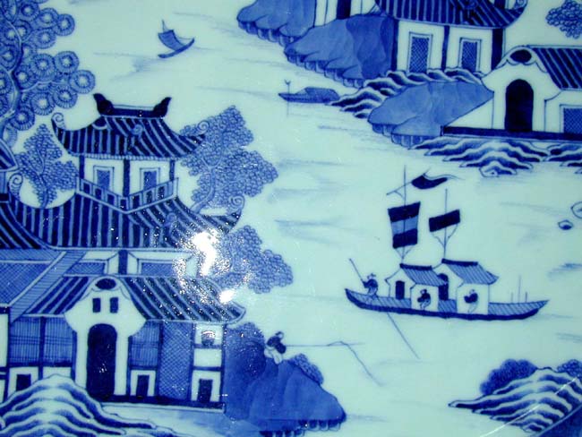A Large and Beautiful Early 19th century Chinese Export Porcelain Serving Platter circa 1820-1830 — image 2