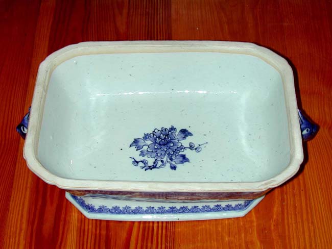 An 18th Century Chinese Export Porcelain Covered Tureen Circa 1770 — image 5