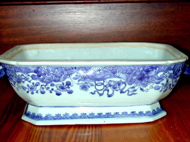 An 18th Century Chinese Export Porcelain Covered Tureen Circa 1770 — image 6