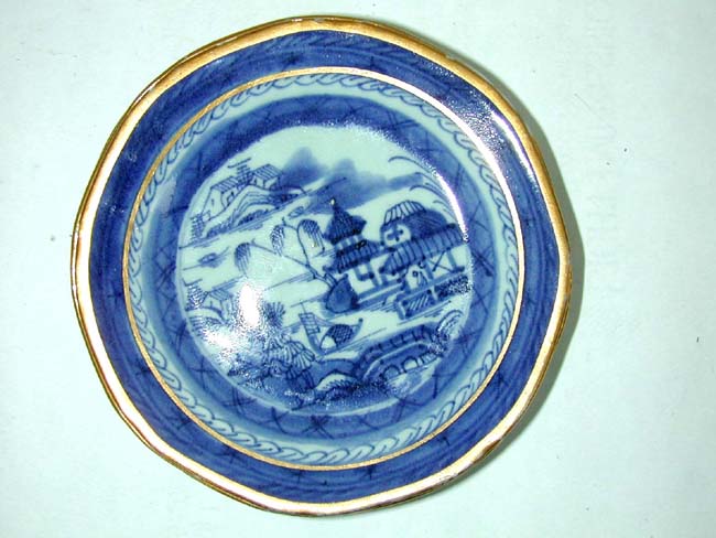 A Fine Set of Four Early 19th Century Chinese Export "Canton" style 6" saucers with Gilt Highlights