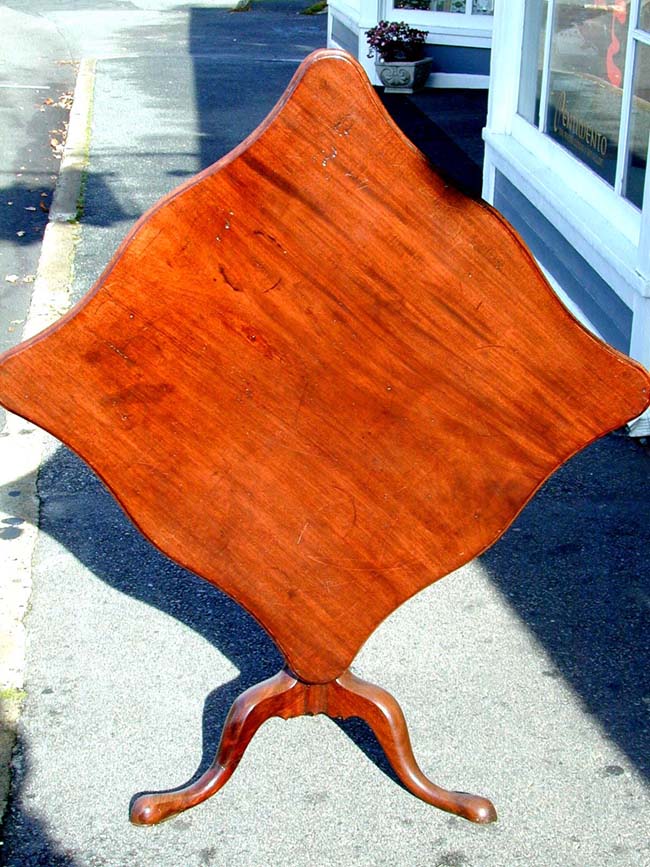 An 18th century Mahogany Tilt-top Serpentine Table, North Shore, Mass., circa 1770-1790 — image 5