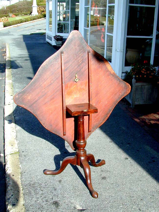 An 18th century Mahogany Tilt-top Serpentine Table, North Shore, Mass., circa 1770-1790 — image 3