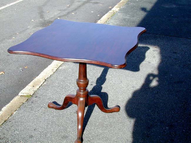 An 18th century Mahogany Tilt-top Serpentine Table, North Shore, Mass., circa 1770-1790 — image 2