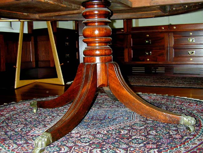 A Fine Leather Topped English Regency Period Revolving Library drum Table circa 1815 — image 4