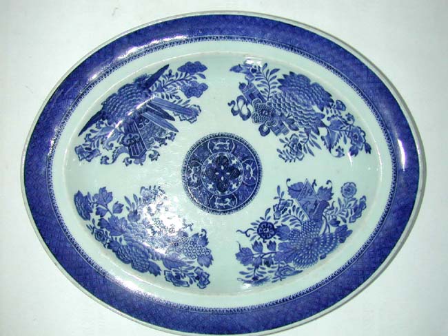A fine Early 19th century Chinese export porcelain "Fitzhugh" serving platter circa 1820