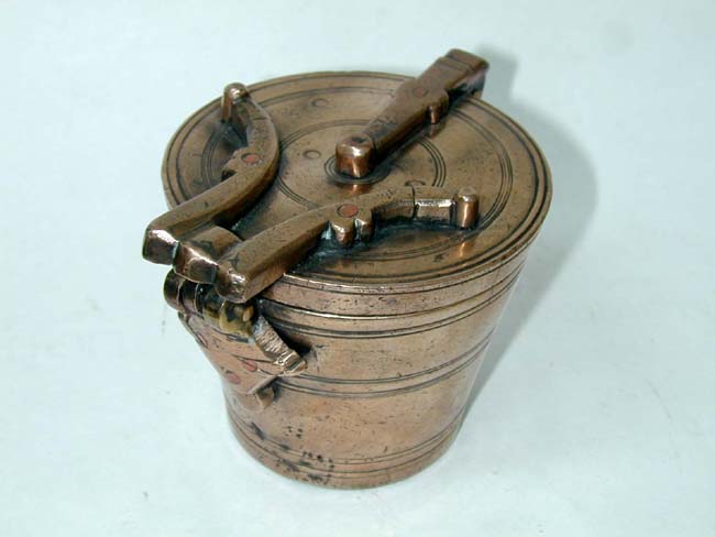A Large Early 18th century Bronze Nest of Weights, possibly German, circa 1700-1750 — image 3