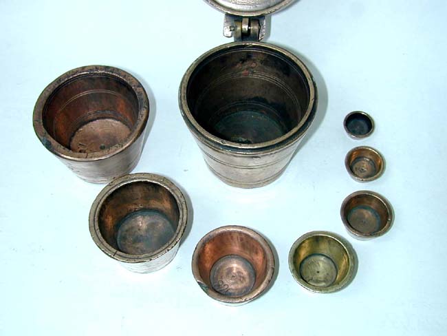 A Large Early 18th century Bronze Nest of Weights, possibly German, circa 1700-1750 — image 2