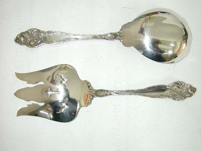 A Beautiful Pair of American Sterling Silver Serving Pieces in the Les Six Fleurs pattern by Reed & Barton circa 1900. — image 4