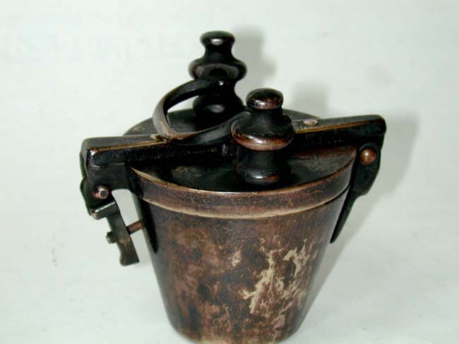 An 18th century Bronze Nest of Weights circa 1750 — image 2