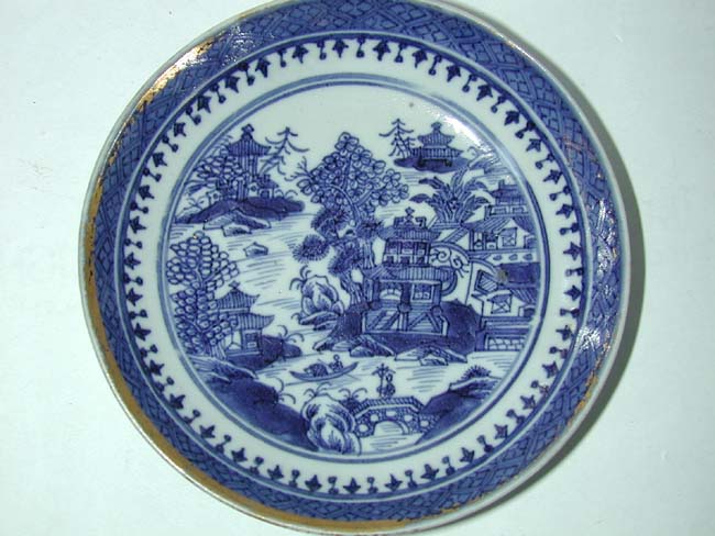 An Early 19th century 'Imperial Nanking' Cup and Saucer with Gilt Highlights — image 2