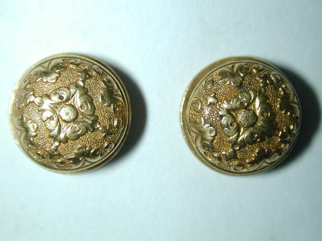 A RARE pair of Gold Cufflinks or Buttons by John Corey of London circa 1697-1722