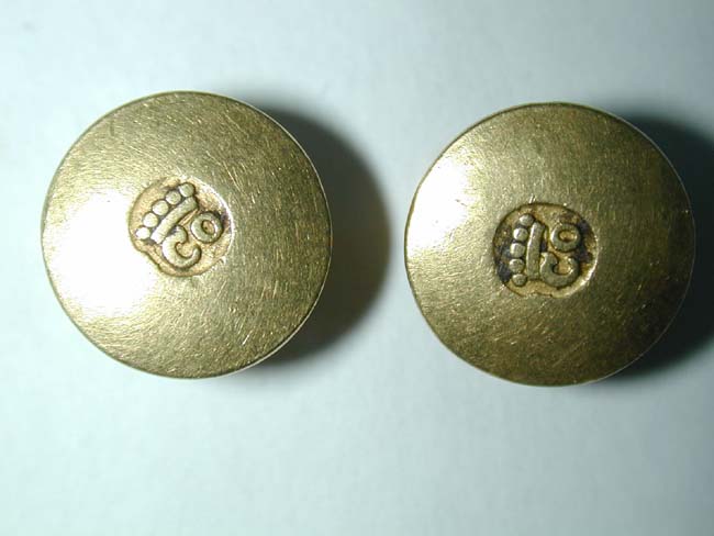 A RARE pair of Gold Cufflinks or Buttons by John Corey of London circa 1697-1722 — image 2