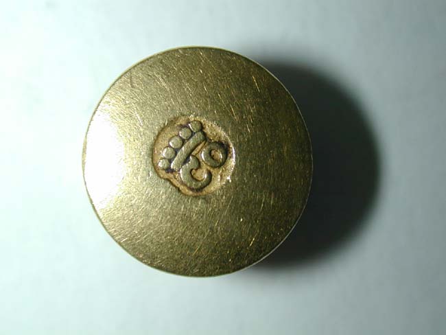 A RARE pair of Gold Cufflinks or Buttons by John Corey of London circa 1697-1722 — image 3