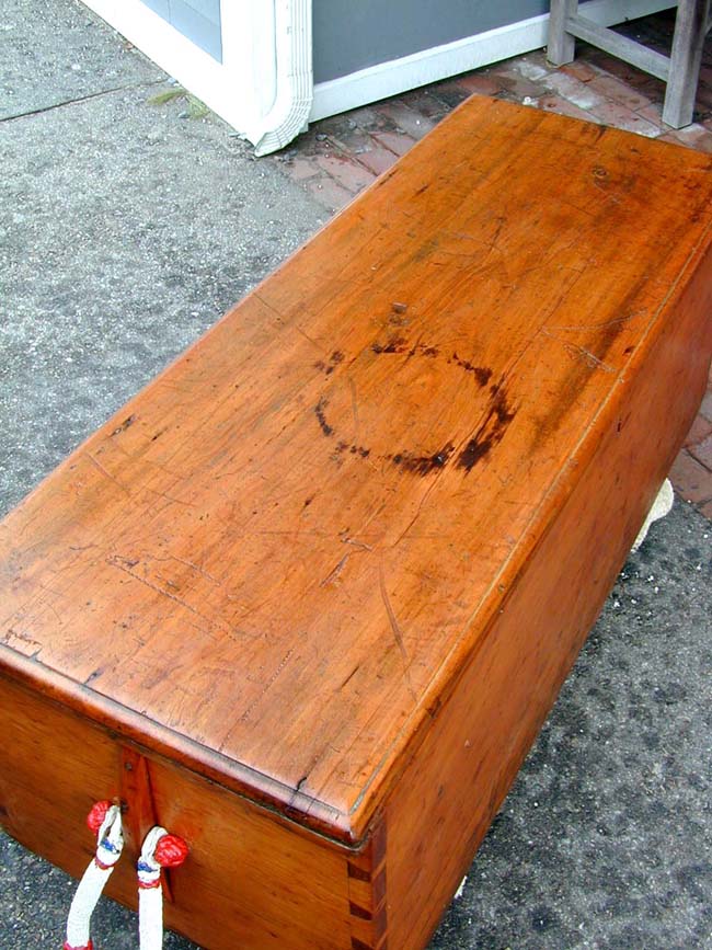 A Wonderful 19th century American Pine Seaman's Chest circa 1830. — image 5