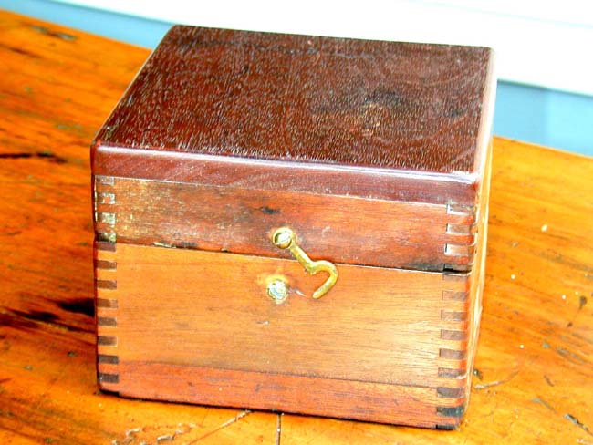 A Nice Late 19th century boxed Lifeboat Compass made by the Baker Compass Co., Melrose, Mass. — image 3