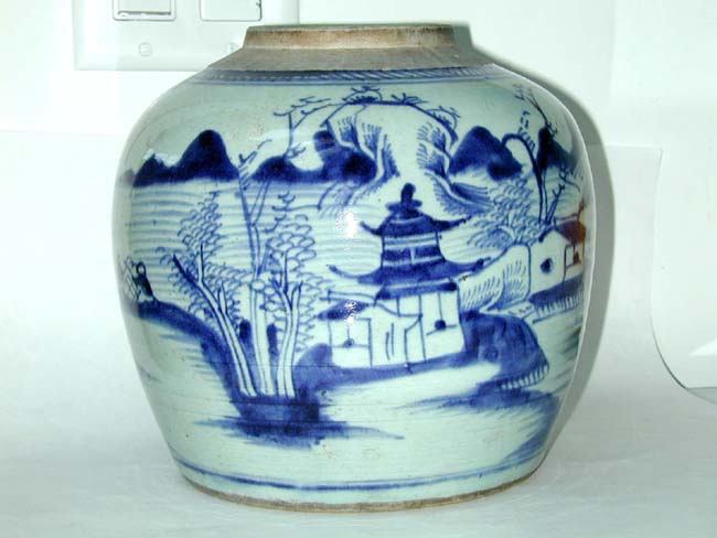 An early 19th century Chinese Export Porcelain Ginger Jar.