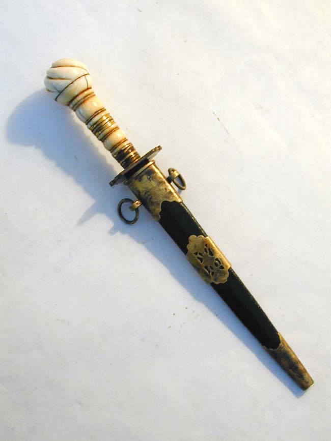 A Napoleonic Period British Naval Officer's Dirk inscribed "VICTORY," circa 1800