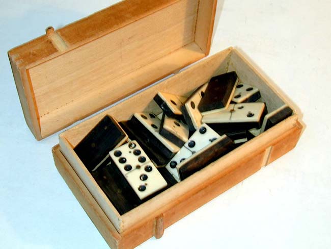 A Charming 19th century set of Dominoes in a 19th century box inscribed 'Genuine Apricot Wafers' — image 2