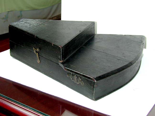 A late 18th or early 19th century Ebony framed Mariner's Octant signed "SPENCER BROWNING & RUST, LONDON," circa 1790-1810. — image 2