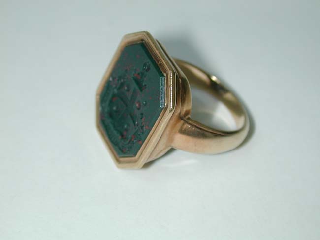 A Late 18th century English Gold Signet Ring with Engraved Bloodstone Coat-of Arms of the CLAYTON family Circa 1790
