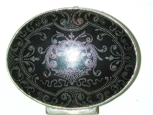 An early 18th century Silver Mounted Tortoiseshell Snuff Box with Magnificent Silver Pique Work circa 1720. — image 2