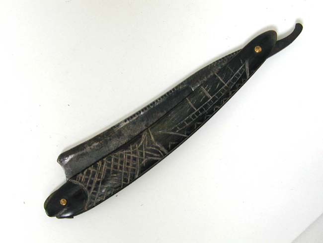 A Charming 19th century Sailor-Made Scrimshawed Baleen Mounted Straight Razor circa 1860. — image 2