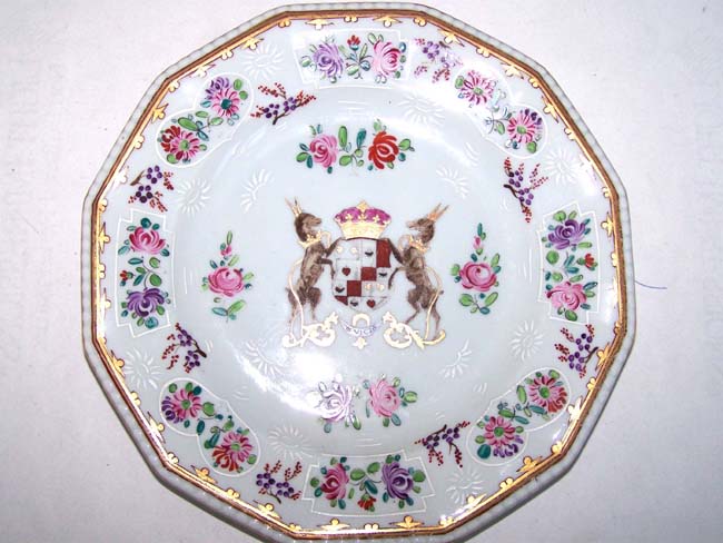 A Pair of Samson Armorial Plates circa 1890 — image 2